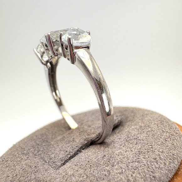 VTG Sterling Silver 925 Trillion Cut Cubic Zirconia Statement Ring Size 9 - Picture 4 of 8